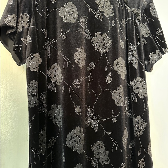 Black Floral Velvet Maxi Dress - Picture 4 of 9